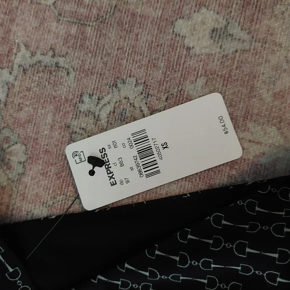 Express Black and White Patterned Tank Top - Picture 4 of 5